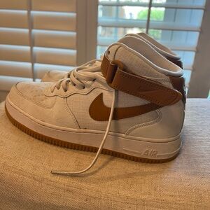 Air Force 1 Mid Summit White/Desert Ochre. Size 8.5